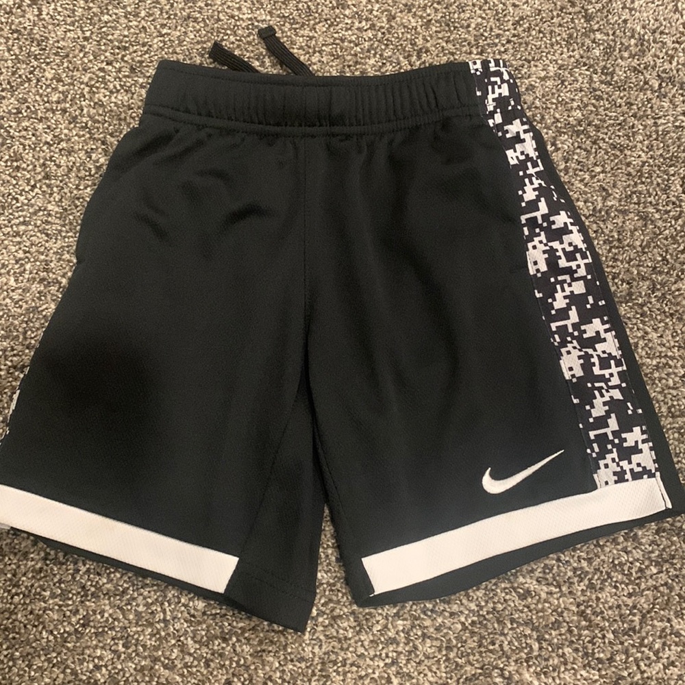 Nike shorts Dri-Fit size 6